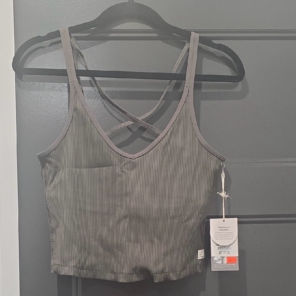 #27 Vuori Gray Ribbed Crop Tank Top